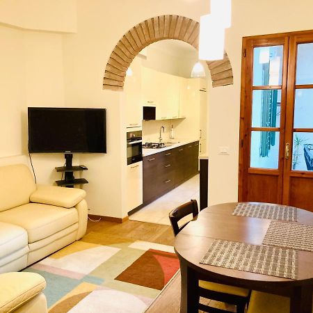 Deluxe Apartment In The Centre Of Firenze Esterno foto