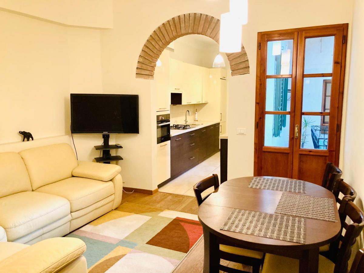Deluxe Apartment In The Centre Of Firenze Esterno foto